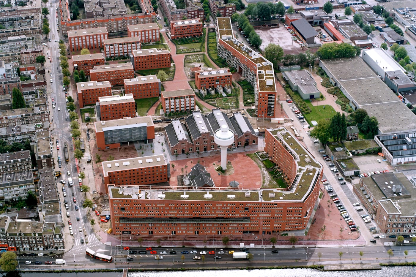 //www.kcap.eu/media/uploads/9305_GWL-Terrein_KCAP_(c)Pandion_Arial View_DRO-Vorm_LR.jpg